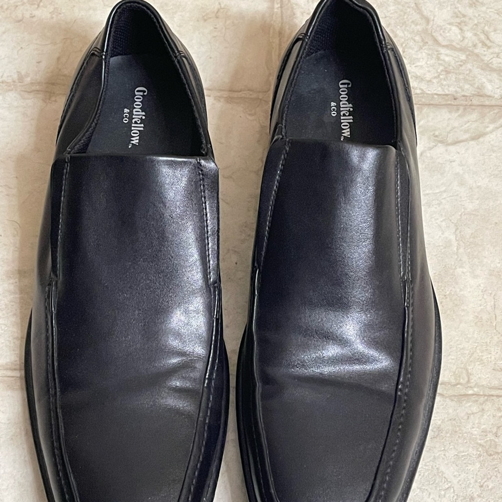 Goodfellows black dress shoe, mens size 8.